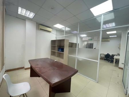 Chính chủ cho thuê văn phòng 40m2 mặt tiền đường Lê Quốc Hưng, P13, Quận 4