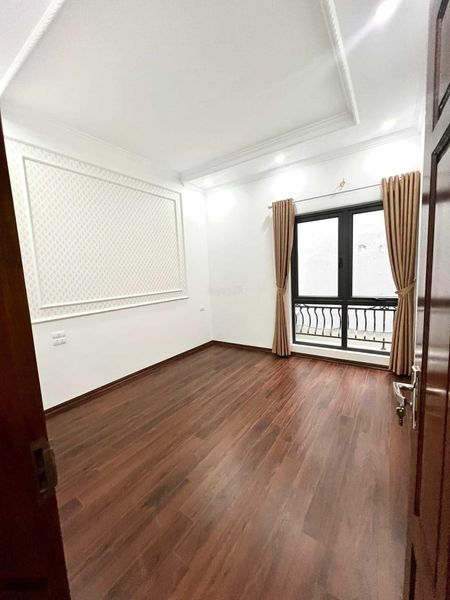 Nhà đẹp thoáng sáng tại Đội Cấn 40m2 4 tầng với 3 ngủ đủ nội thất, ngõ xe ba gác giá hợp lý 15tr/th
