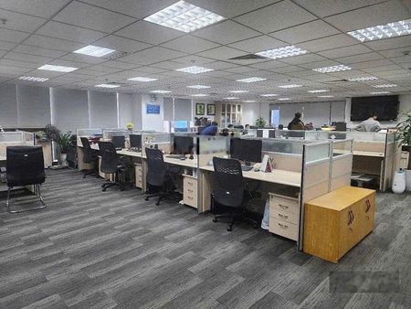 Cho thuê VP sẵn nội thất tại tòa DC Building Đội Cấn - Ba Đình 150m2 , giá 25tr/thang. Tháng 2/2026