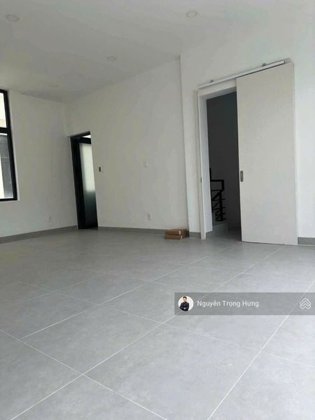Cho thuê tầng văn phòng rộng sạch đẹp lối đi riêng có thang máy giá chỉ 6tr/th tại Vinhomes Quận 9