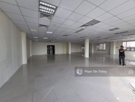 Cho thuê gần 300m2 sàn văn phòng lô góc, thông sàn, view siêu đẹp Lê Hồng Phong