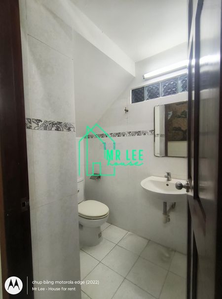 Mặt tiền kinh doanh đường Nguyễn Hữu Tiến - 4 tầng, sân thượng trước và sau gồm 4PN - 5WC