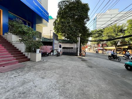 Cho thuê văn phòng sàn 154m2 view kính sáng tại Nguyễn Xí - Bình Thạnh