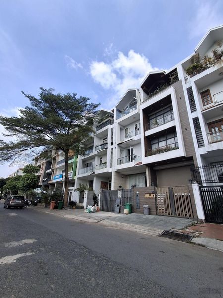 Cho thuê sàn văn phòng đẹp giá tốt 15tr DT 100m2 tại khu ĐT Him Lam Kênh Tẻ