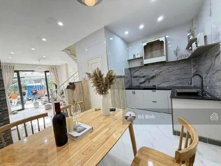 Cho thuê nhà 3 tầng: Kiệt 234 Trần Cao Vân - 3PN - 3WC - mới đẹp