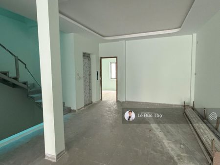 Cho thuê nhà phố đường Vân Đồn ngang 7m diện tích 155m2 thuận tiện kinh doanh