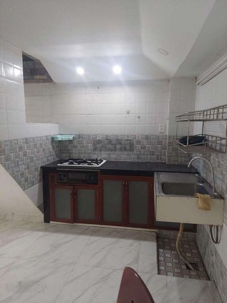 3 máy lạnh gần nhà ga T3 - Etown - 3 tầng sân thượng gồm 3PN - 3WC