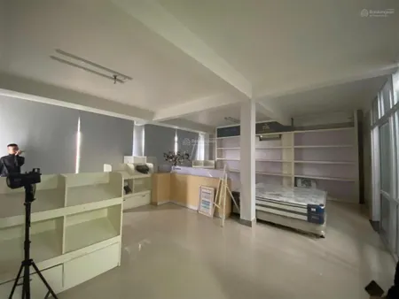 Cho thuê nhà mặt phố trần khát chân, dt 85m2x5 tầng, mt 9m, giá 100tr, 0968 896 ***