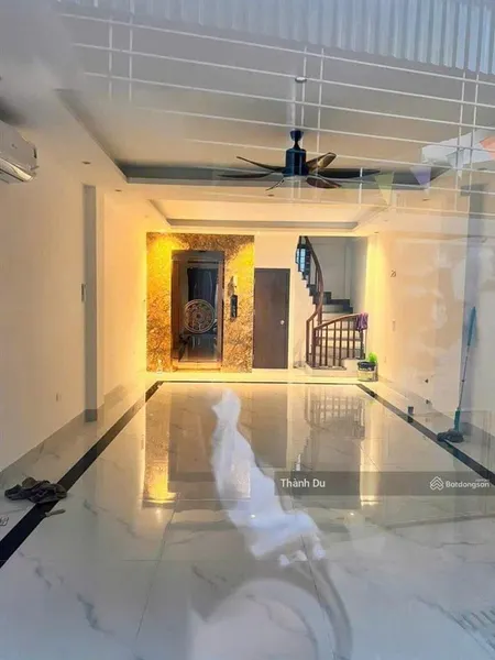 Cho thuê nguyên căn nhà 52m2 6 tầng thang máy phường phúc lợi , cạnh vinhome riverside giá 16 tr
