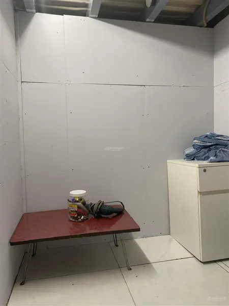Giường ngủ máy giặt, tủ lạnh, khóa vân tay, điện nước, wifi, rác, chỗ để xe máy miễn phí