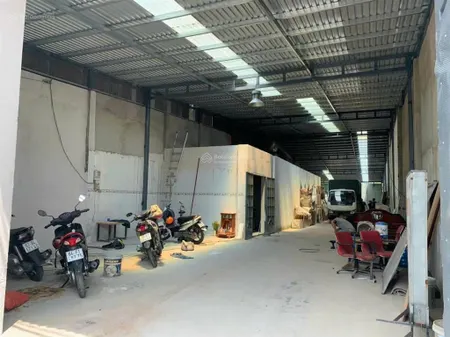 Cho thuê nhà kho 330m2 giá 10 triệu khách hết hạn hđ tại lê văn khương gần q12. xe tải di chuyển
