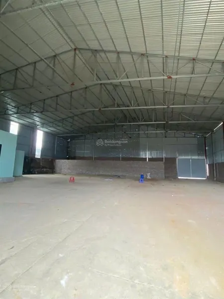 Cho thuê kho xưởng thị trấn xuân mai 1115m2. sẵn điện 3 pha, wc vp container đỗ cửa. cao 10m