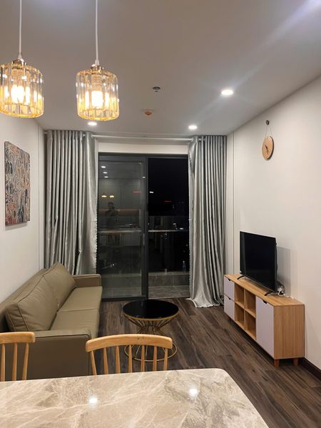 Cho thuê chung cư C - Sky View, 2pn, 2wc. Nội thất mới. Giá thuê 12tr VND/ tháng (chưa gồm PQL)