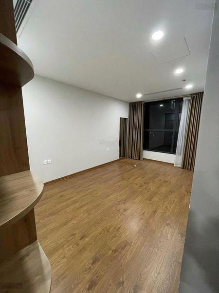 Chính chủ cho thuê The Park Home 4N nội thất cơ bản 135m2 vào ở được luôn view đẹp. LH 0393686383