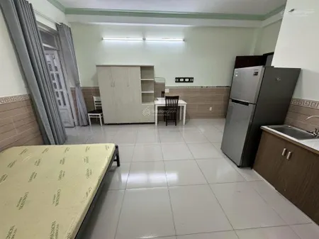 Cho thuê phòng ban công 35m2 khu trung sơn, lầu 1, nt đầy đủ. không chung chủ .5,7 triệu/tháng