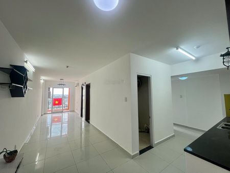 Cho thuê căn hộ 8x Plus, 2PN 2WC, nhà trống, tầng trung, view thoáng. Giá 7 tr/tháng