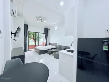 Cho thuê phòng ban công quận 4, gần đh luật, cầu kênh tẻ