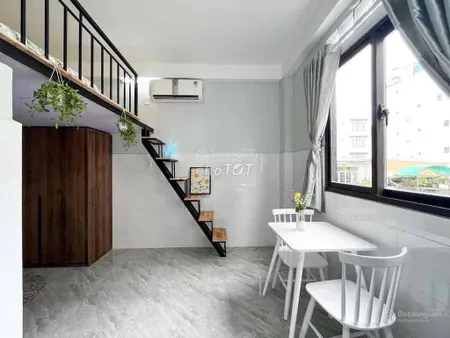 Cho thuê phòng gác cao đứng được cửa sổ siêu thoáng mát nằm ngay trung tâm bình thạnh