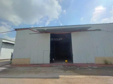 Cho thuê kho đường châu văn liêm, phú đô, nam từ liêm. dt 600m2 cao 8m, có điện 3fa. giá 85k/m2