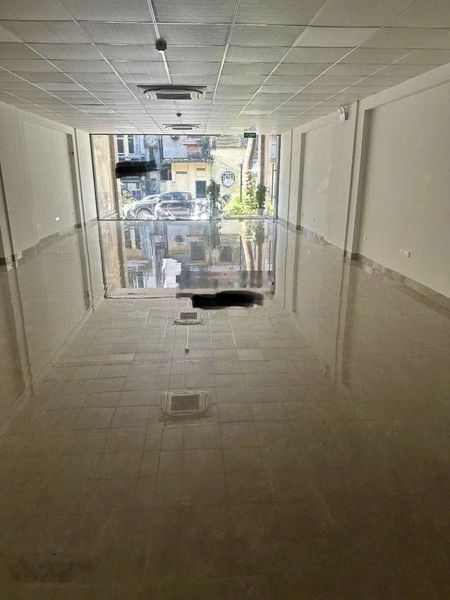 Cho thuê nhà mặt phố Triệu Việt Vương, DT 160m2x8 tầng+2 hầm, MT 6.5m, Giá 300tr, LH 0968896456