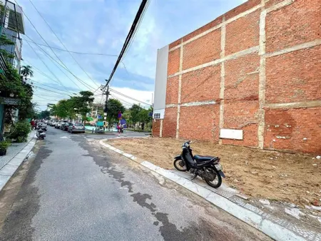 Bán đất mặt tiền lê vĩnh huy hoà cường, dt 51m2 hướng tây trục 5m5 gần chợ và công viên