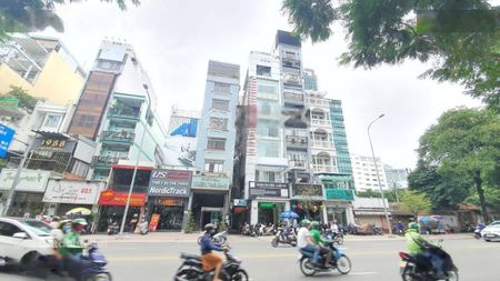 Cho thuê nhà mặt tiền Đường Nguyễn Thị Minh Khai, Quận 1. DT: 15x27m. Trệt 5 lầu. DTSD: 2.400m2