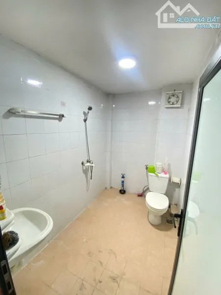 Cho thuê nhà nguyên căn mặt đường Nguyễn Cảnh Dị, Hoàng Mai dt 65m2, 5 tầng, giá 22tr