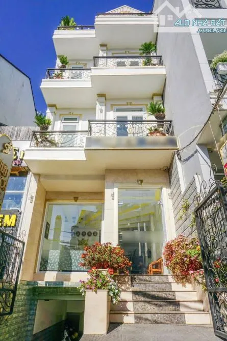 Cho thuê Khách Sạn 10 phòng có thang máy mặt tiền Nguyễn Trãi P9 Đà Lạt giá 32 triệu