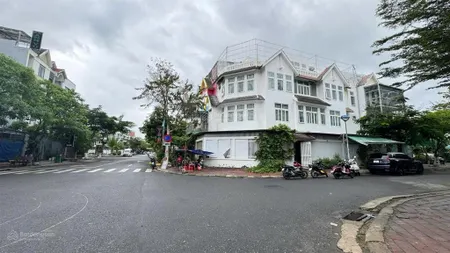 Bán nhà góc 2 mặt tiền cạnh viên gần biển nha trang mặt tiền kinh doanh hạ tầng đẹp bài bản