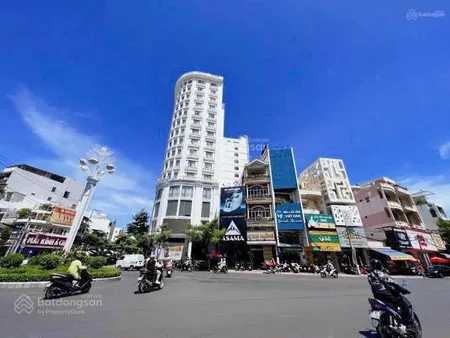 Mặt tiền vòng xoay quang trung, vị trí cực đẹp. dt 140m2. chỉ 30tỷ9