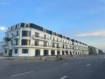 Bán căn shophouse mặt đường 30m,, diện tích xây dựng lên tới 327m2, giá chỉ nhỉnh 4 tỷ / căn