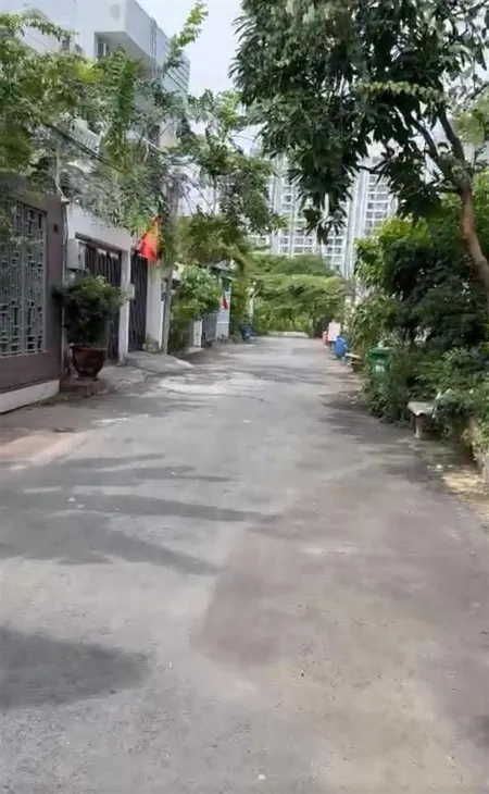 Đất xây biệt thự ngang 9.2m x 17.7m vuông đẹp sạch sẽ đường trải nhựa tách được 2 lô.q9