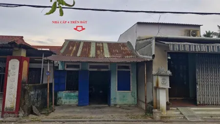 Bán đất kèm nhà cấp 4 vị trí đẹp phố tôn thất thiệp với 2 view công viên và hồ sen