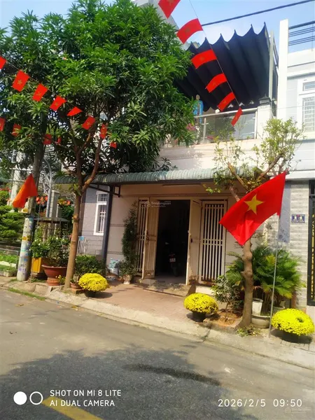 Nhà riêng , xây kiên cố tường 20
