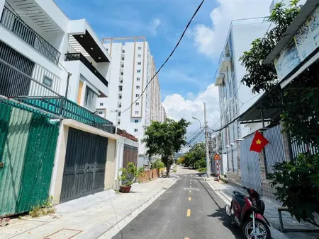 Mặt tiền phan thị niên ngang 5m * cách biển hòn chồng 700m * giá 4,7 tỷ