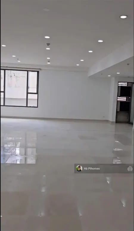 Cho thuê văn phòng hàng hiếm dt sàn 125m2 tại the tresor, bến vân đồn, q4 đi bộ 10 phút ra quận 1