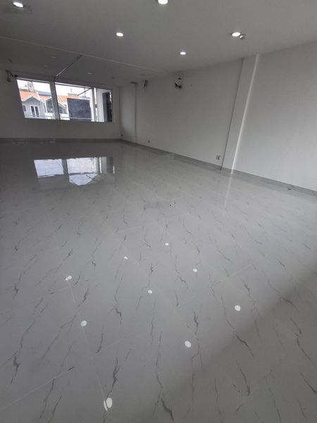 Cho thuê sàn văn phòng dt 10*20m giá 26tr tại KĐT Him Lam Kênh Tẻ