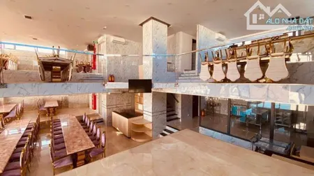 Cho thuê khách sạn 4 sao ngay trung tâm Nha Trang 176 phòng giá 600 triệu