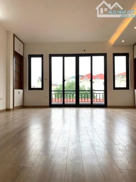 Cho thuê nhà cạnh Trần Vỹ - 55m2 - ôtô tránh đỗ 4 tầng - 20tr