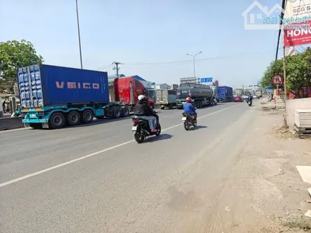 Cho thuê nhà kho mặt tiền QL51 Tam Phước, Biên Hòa, 9000m2, giá thuê 250tr/tháng.