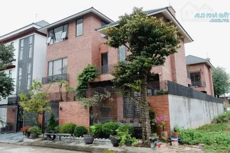 Cho thuê căn biệt thự khu Tây Nam Cường, TP HD, 202.5m2, 3.5 tầng, lô góc, đầy đủ đồ, giá