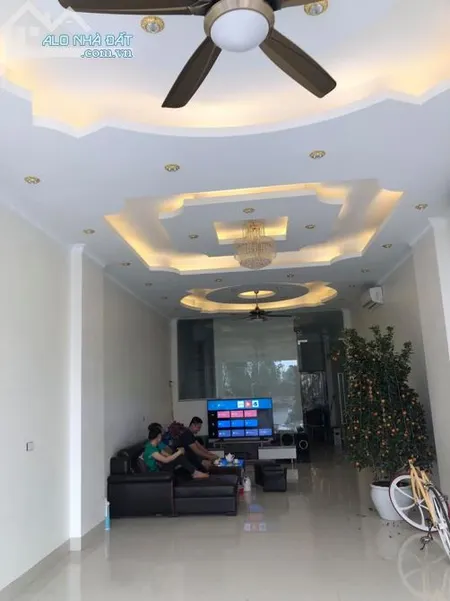 Cho thuê nhà 9p khép kín full nội thất, thang máy đầy đủ phù hợp Hàn - Trung làm văn phòng