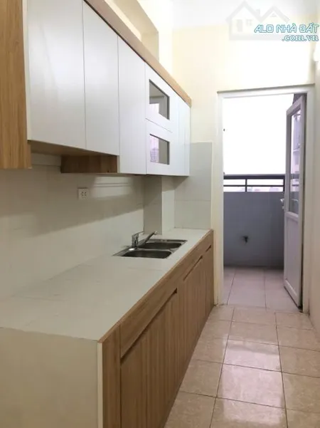 Cho thuê căn hộ 3 phòng ngủ nội thất cơ bản tại tòa 30T Nam Trung Yên giá chỉ 13 triệu/th