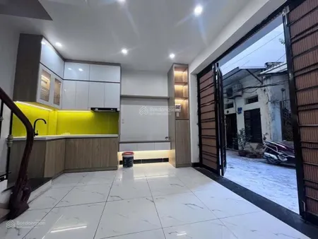 Bán nhà ngay trung tâm bế văn đàn, nhà mới 5 tầng đầy đủ tiện nghi. ô tô vào tận cửa.098207912