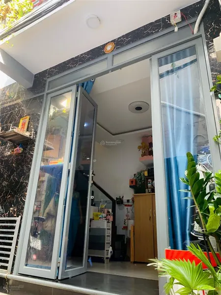 Tôi bán nhà 34 m2 sd, 1 trệt 1 lầu, cách hxh 10 m, tuyệt đẹp quận 7, giá 1,37 tỷ