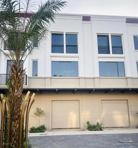 Nhà phố 1 trệt 2 lầu long xuyên ag