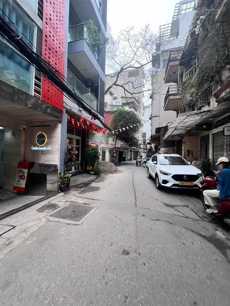 Bán nhà phố giang văn minh núi trúc, 348m2 x mt 10m. 93 tỷ, ô tô tránh, kinh doanh.
