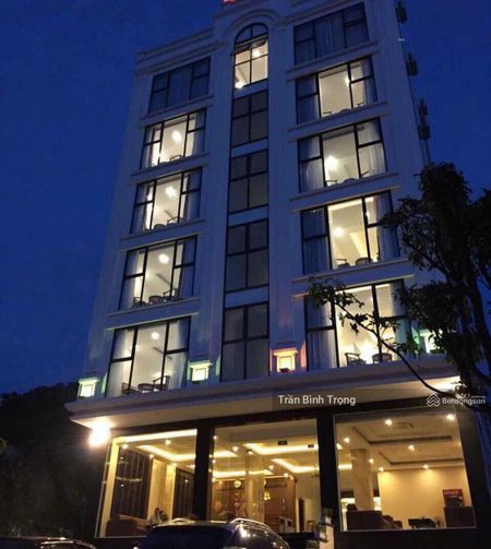 Cho thuê khách sạn 8 tầng 30 phòng 1500m2 hơn 100tr/th tại kđt hà tiên vĩnh phúc