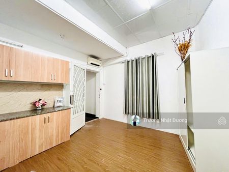 Phòng cho thuê Full NT có cửa sổ trời, thoáng rộng, Giá siêu rẻ Tôn Thất Thuyết Q4 gần Xóm Chiếu