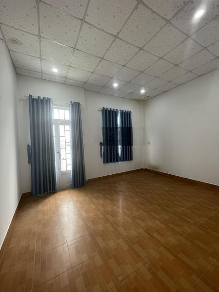 Cho thuê nhà hẻm 3m Chiến Lược, 5 x 14m, 1 lầu 3 phòng !